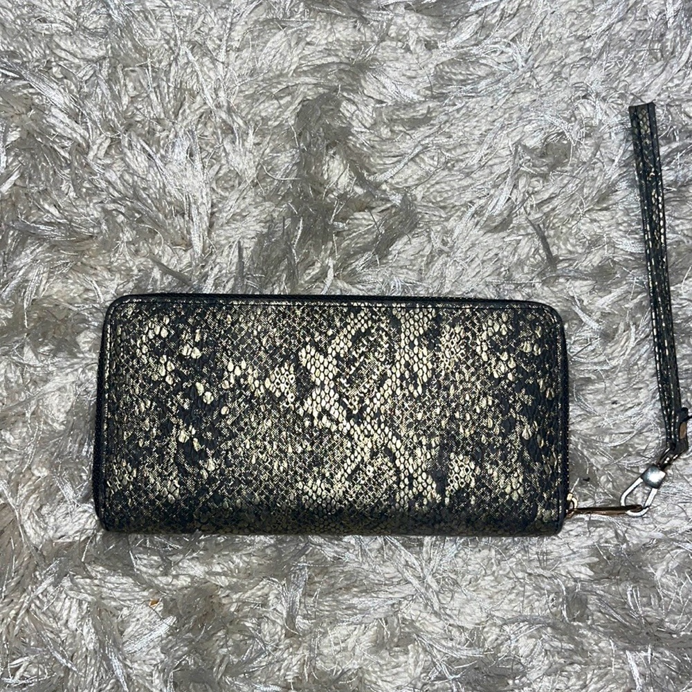 Wallet/wristlet